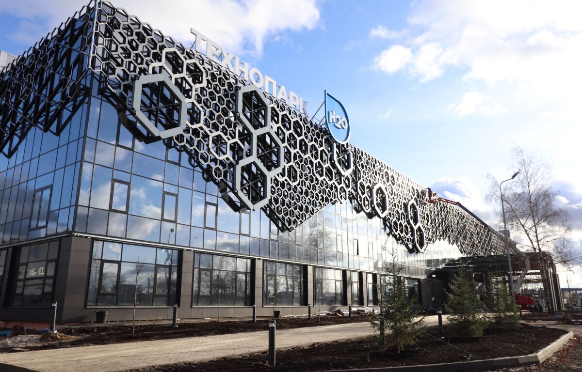 Территорию «Технопарка H2O» начали засаживать деревьями в Дзержинске - фото 1