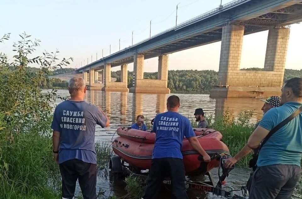 Двое рабочих сорвались в реку со Стригинского моста в Нижнем Новгороде 