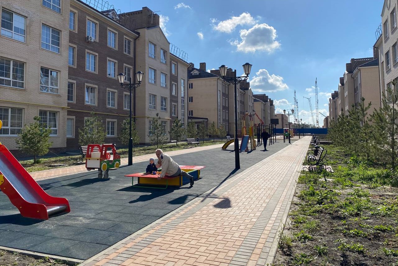 В Аксайском районе в 2022 году обеспечат жильем более 60 сирот - фото 1