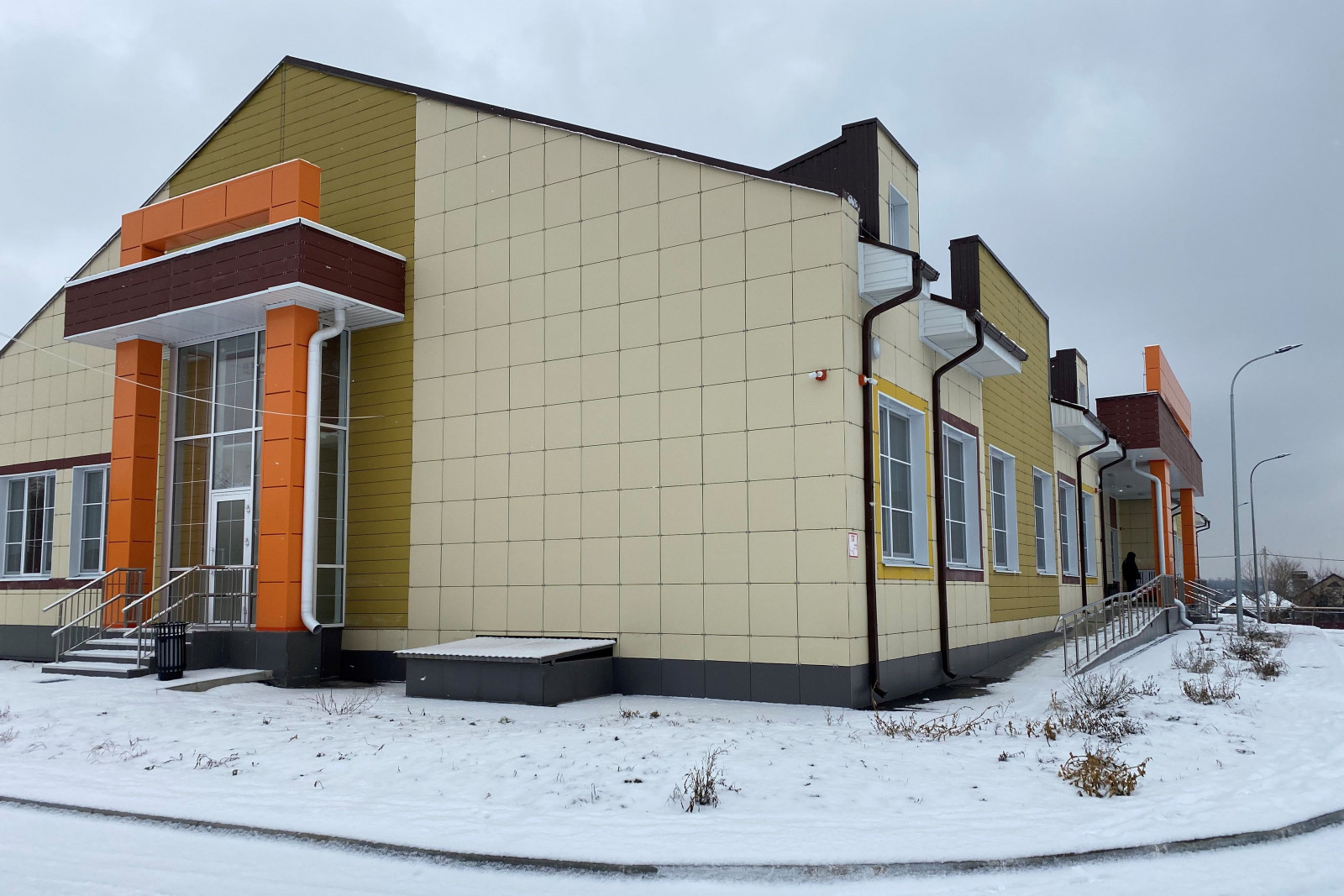 В Шахтах ввели в строй начальной школы на 100 учащихся за 193 млн рублей 