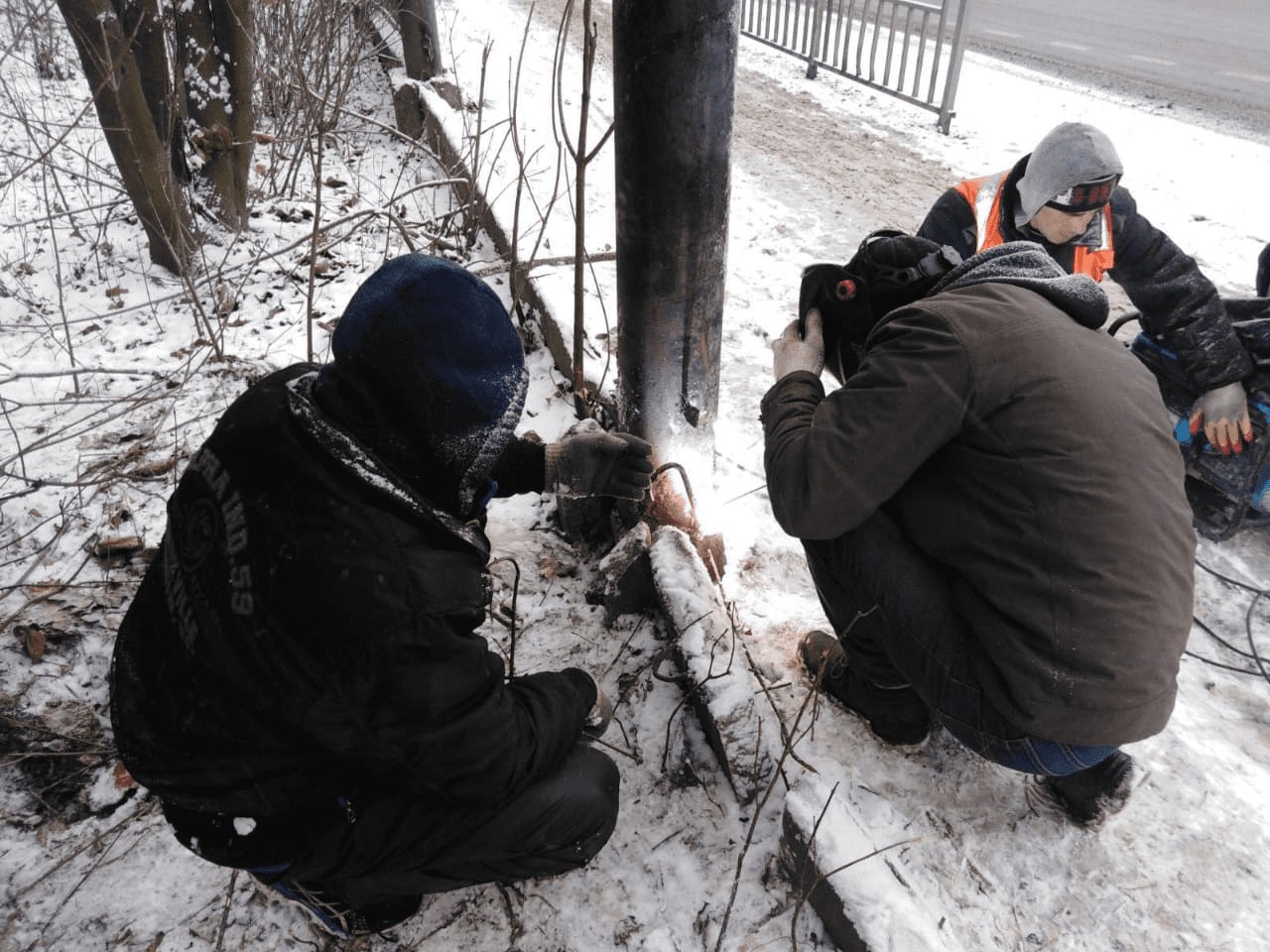 Забор в парке «Дубки» отремонтировали