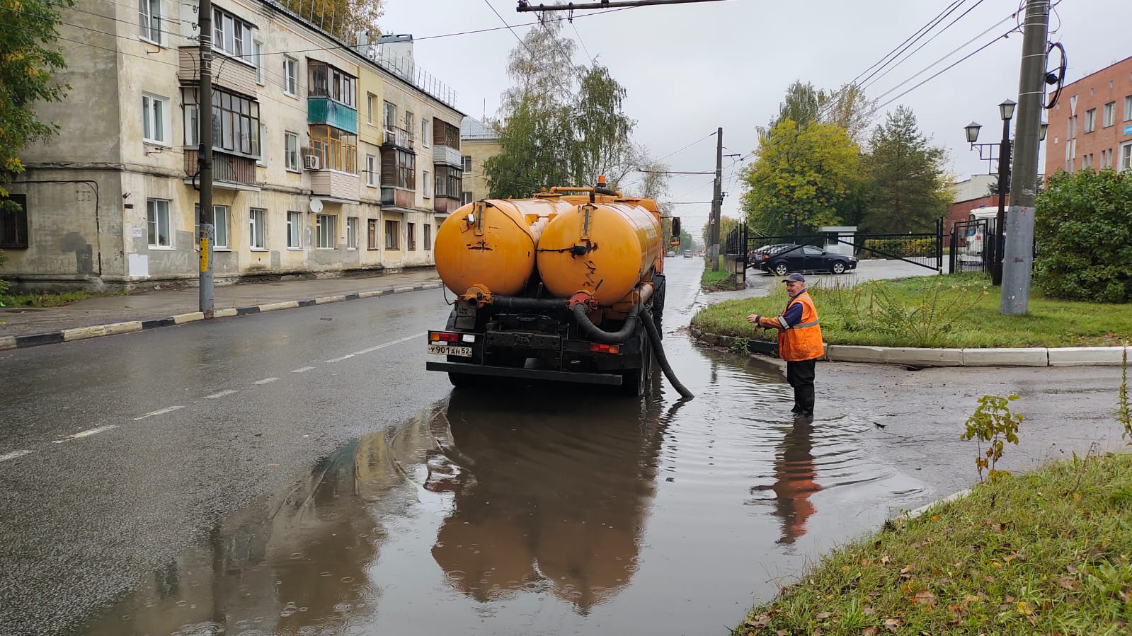 Дождевую воду откачивают во всех районах Нижнего Новгорода - фото 1