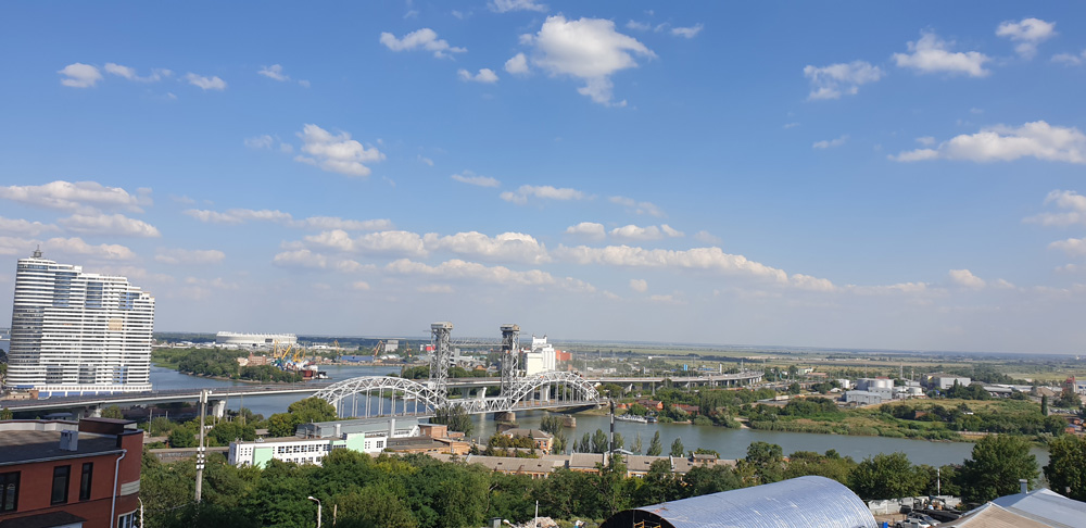 В Ростове начали сбор подписей под петицией к Владимиру Путину против хаотической застройки - фото 1