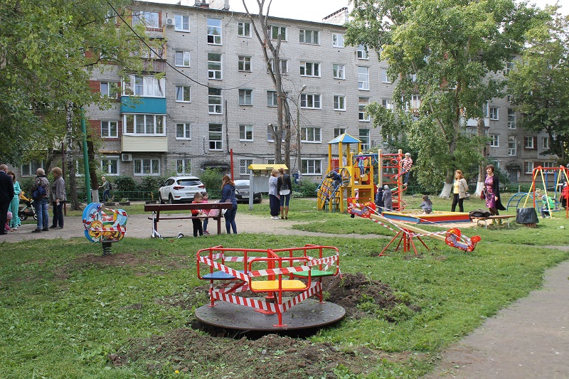 Первая детская площадка по муниципальной программе 100 детских площадок установлена в Ленинском районе