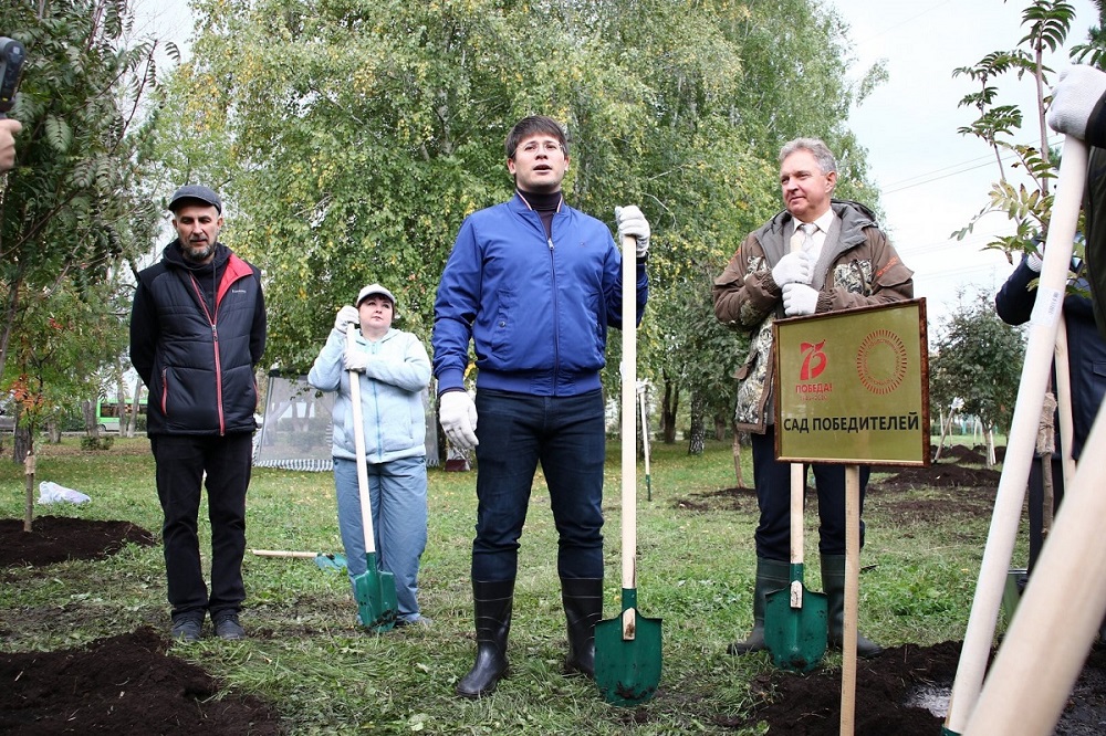 К 75-летию победы тюменцы высадили 75 деревьев