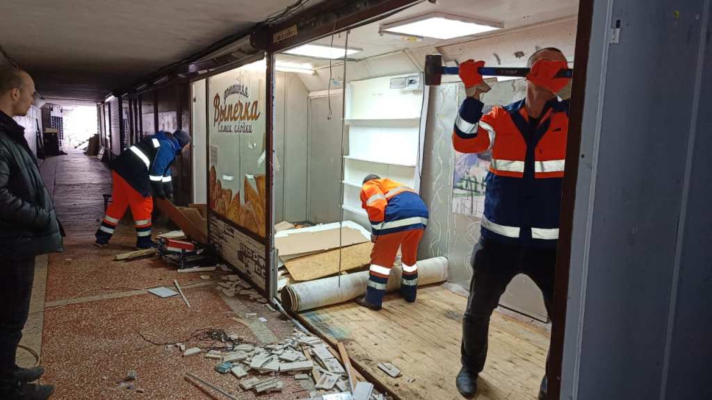 Восстановительные работы начались в подземном переходе на Университетском в Ростове - фото 1