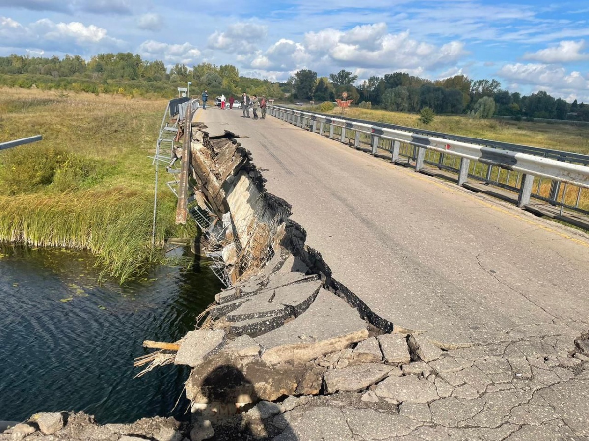 Автомобильный мост обрушился в Воротынском районе Нижегородской области 